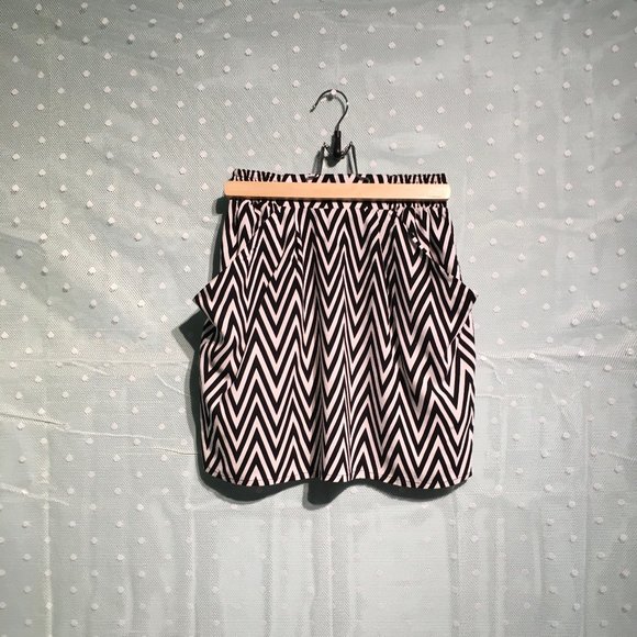 H&M black/white striped skirt - Picture 1 of 4